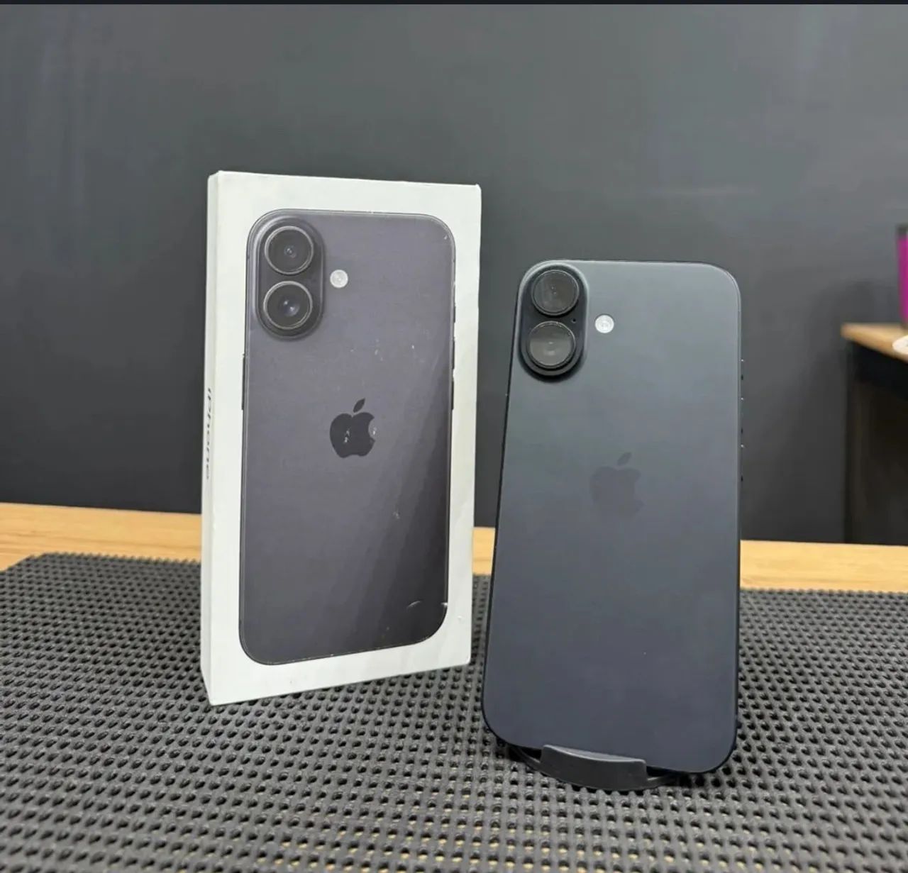 iPhone 16 Plus